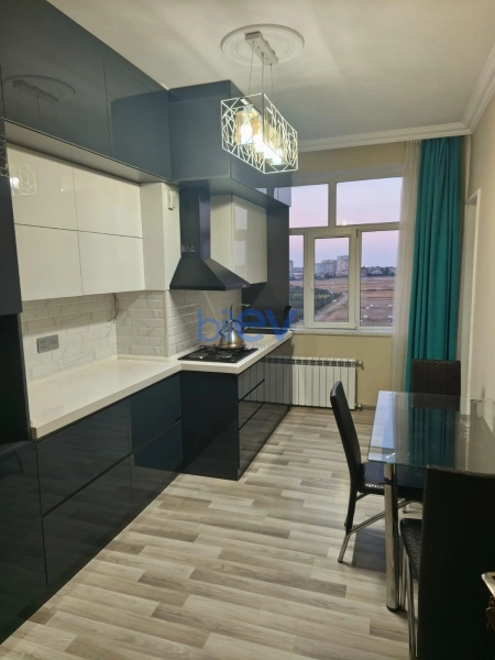 Satış 4 otaqlı Köhnə Tikili bina evi  126m², Bakı