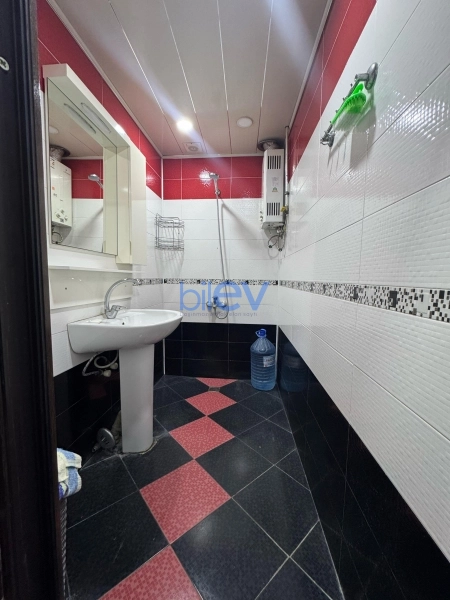 Satış 2 otaqlı Köhnə Tikili bina evi  60m², Bakı