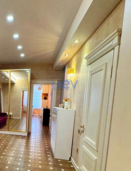 Satış 3 otaqlı Yeni Tikili bina evi  137m², Bakı