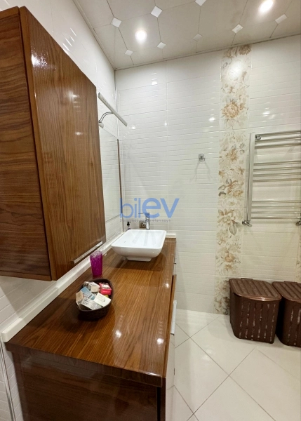 Satış 3 otaqlı Yeni Tikili bina evi  137m², Bakı