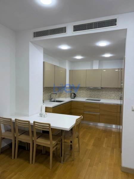 Aylıq Kirayə 2 otaqlı Yeni Tikili bina evi  90m², Bakı