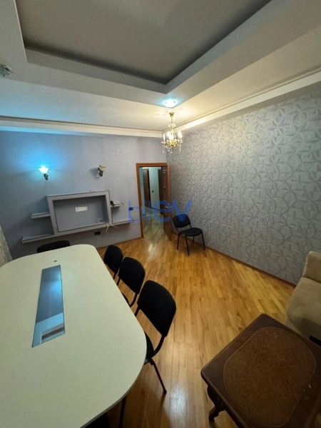 Aylıq Kirayə 3 otaqlı Yeni Tikili bina evi  100.00m², Bakı
