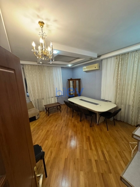 Aylıq Kirayə 3 otaqlı Yeni Tikili bina evi  100.00m², Bakı