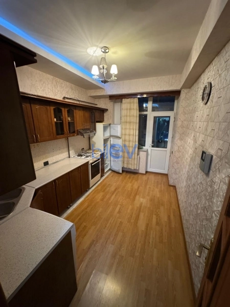 Aylıq Kirayə 3 otaqlı Yeni Tikili bina evi  100.00m², Bakı