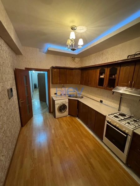 Aylıq Kirayə 3 otaqlı Yeni Tikili bina evi  100.00m², Bakı