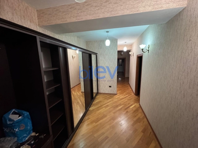 Aylıq Kirayə 3 otaqlı Yeni Tikili bina evi  100.00m², Bakı