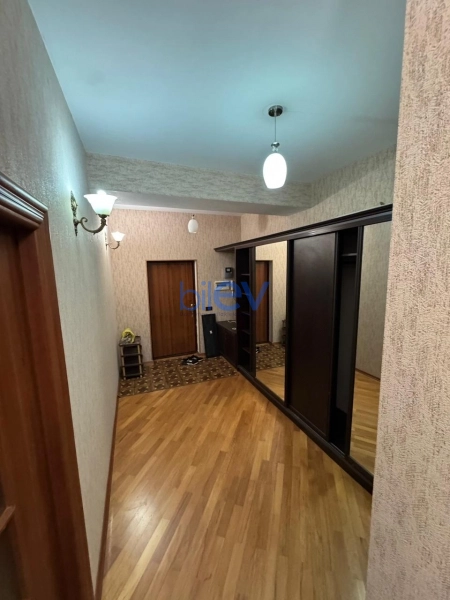 Aylıq Kirayə 3 otaqlı Yeni Tikili bina evi  100.00m², Bakı