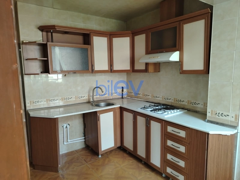 Aylıq Kirayə 3 otaqlı Köhnə Tikili bina evi  90m², Bakı