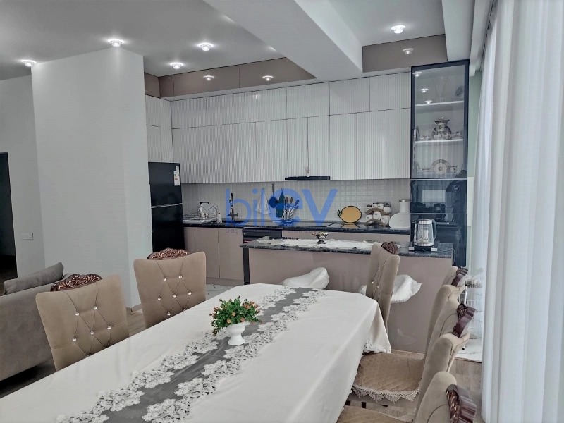 Aylıq Kirayə 4 otaqlı Yeni Tikili bina evi  160m², Bakı