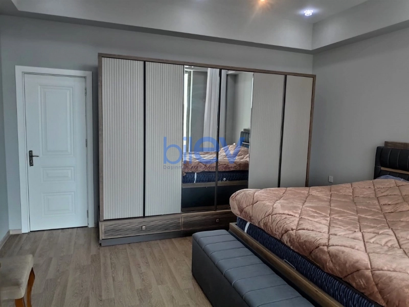 Aylıq Kirayə 4 otaqlı Yeni Tikili bina evi  160m², Bakı