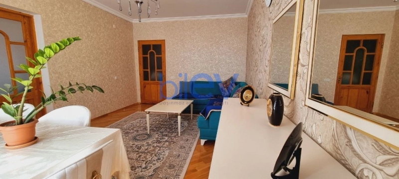 Satış 5 otaqlı Köhnə Tikili bina evi  110m², Bakı