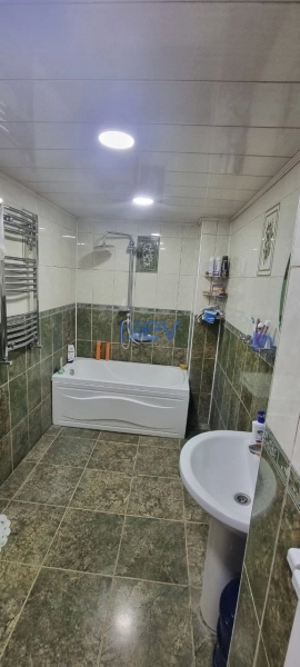 Satış 5 otaqlı Köhnə Tikili bina evi  110m², Bakı