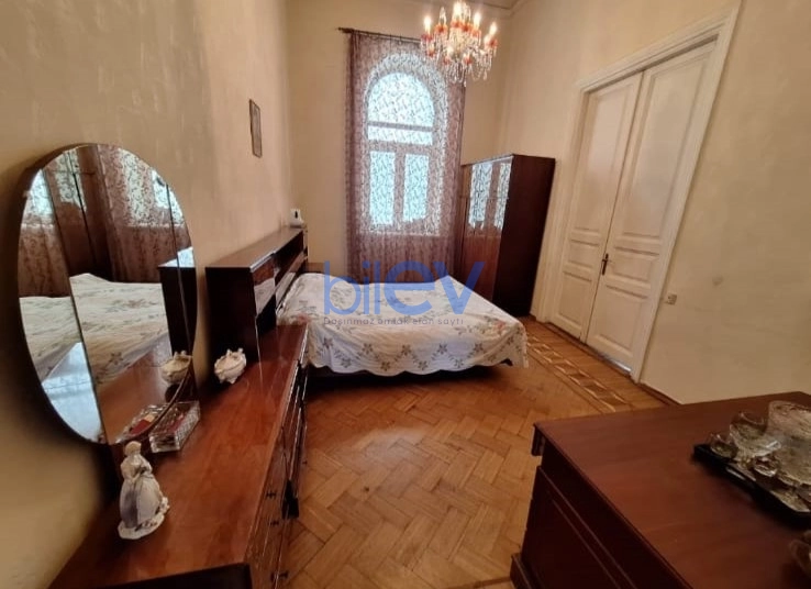 Aylıq Kirayə 5 otaqlı Köhnə Tikili bina evi  200m², Bakı
