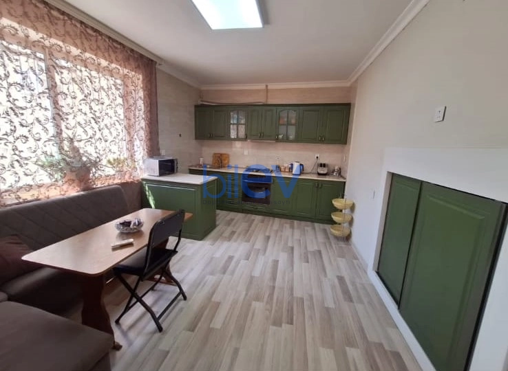 Aylıq Kirayə 5 otaqlı Köhnə Tikili bina evi  200m², Bakı