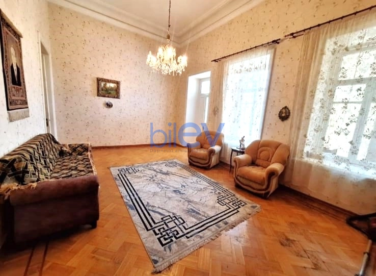 Aylıq Kirayə 5 otaqlı Köhnə Tikili bina evi  200m², Bakı