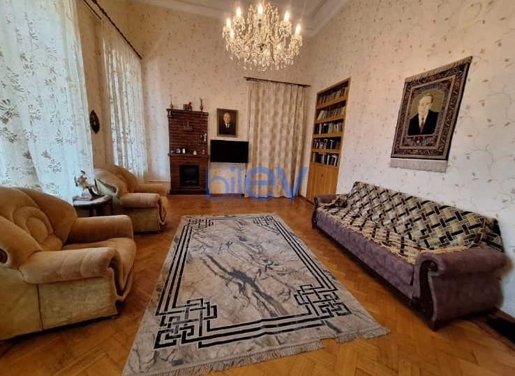Aylıq Kirayə 5 otaqlı Köhnə Tikili bina evi  200m², Bakı