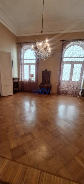 Aylıq Kirayə 5 otaqlı Köhnə Tikili bina evi  200m², Bakı