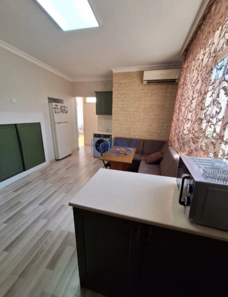 Aylıq Kirayə 5 otaqlı Köhnə Tikili bina evi  200m², Bakı
