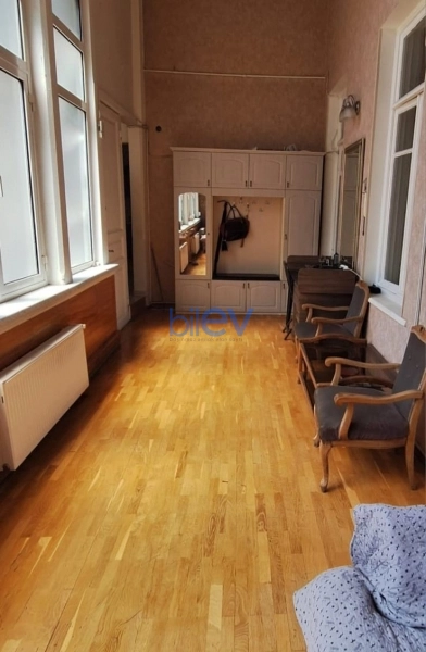 Aylıq Kirayə 5 otaqlı Köhnə Tikili bina evi  200m², Bakı