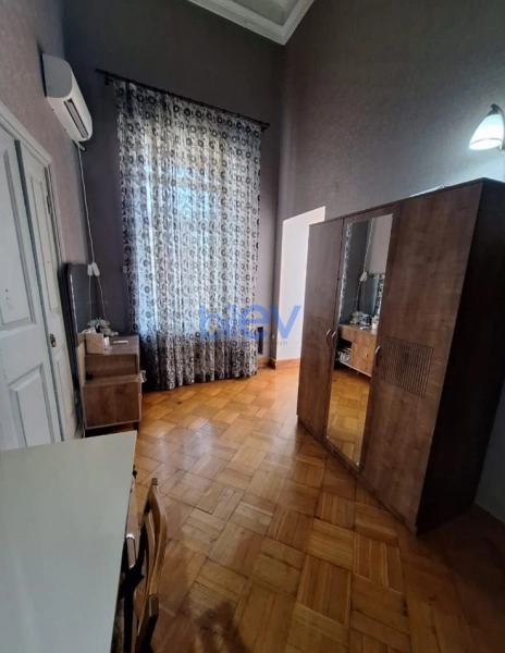 Aylıq Kirayə 5 otaqlı Köhnə Tikili bina evi  200m², Bakı