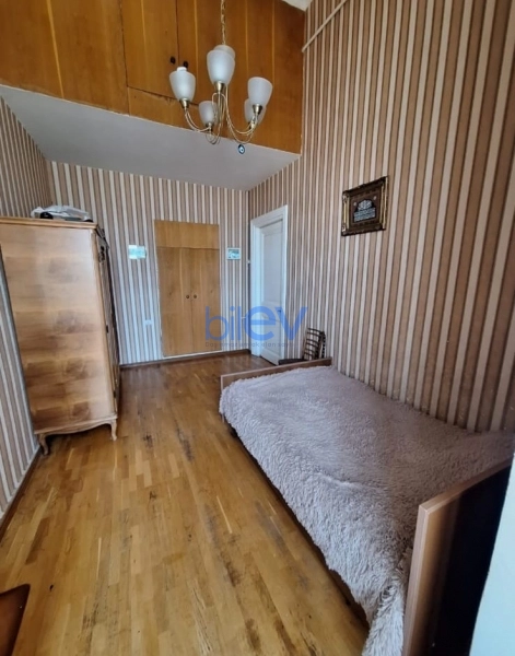 Aylıq Kirayə 5 otaqlı Köhnə Tikili bina evi  200m², Bakı