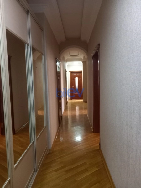 Aylıq Kirayə 3 otaqlı Yeni Tikili bina evi  125m², Bakı