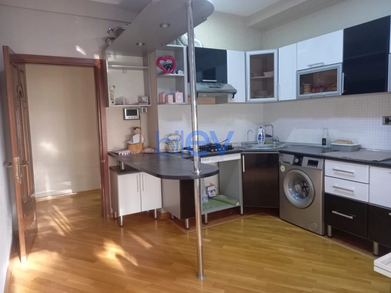 Aylıq Kirayə 3 otaqlı Yeni Tikili bina evi  125m², Bakı