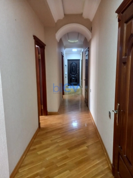 Aylıq Kirayə 3 otaqlı Yeni Tikili bina evi  125m², Bakı
