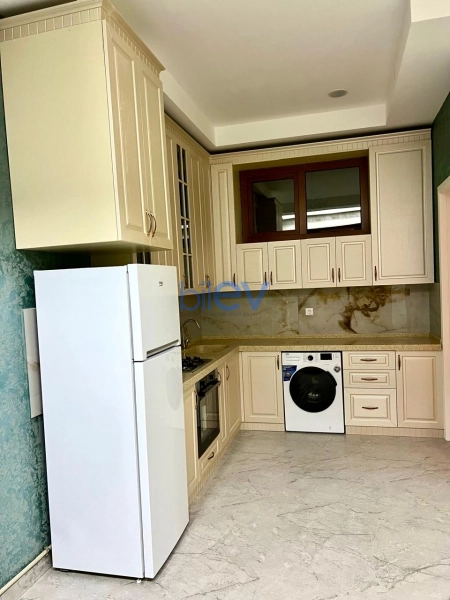 Aylıq Kirayə 2 otaqlı Yeni Tikili bina evi  130m², Bakı