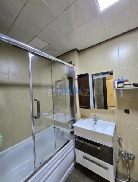 Aylıq Kirayə 2 otaqlı Yeni Tikili bina evi  80.00m², Bakı
