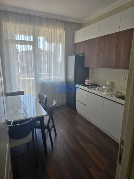 Aylıq Kirayə 3 otaqlı Yeni Tikili bina evi  100m², Bakı