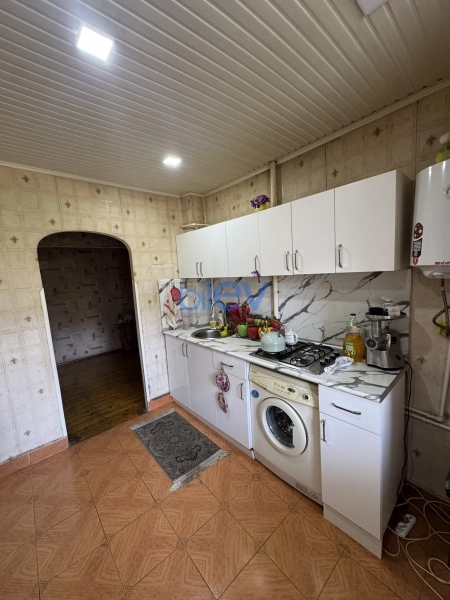 Satış 5 otaqlı Köhnə Tikili bina evi  100m², Bakı