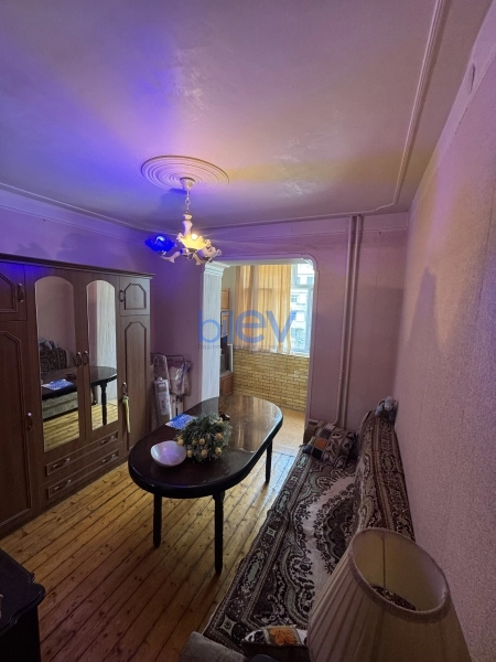 Satış 5 otaqlı Köhnə Tikili bina evi  100m², Bakı