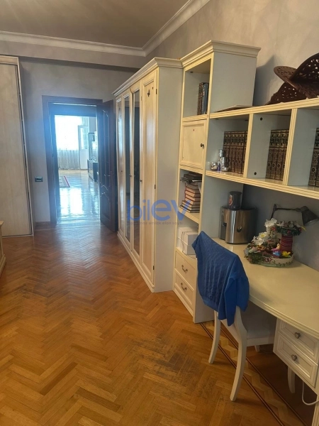 Aylıq Kirayə 5 otaqlı Yeni Tikili bina evi  160m², Bakı