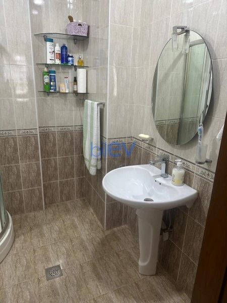Aylıq Kirayə 5 otaqlı Yeni Tikili bina evi  160m², Bakı