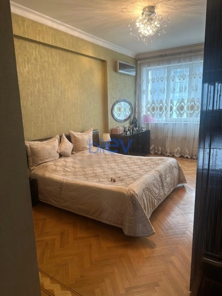 Aylıq Kirayə 5 otaqlı Yeni Tikili bina evi  160m², Bakı