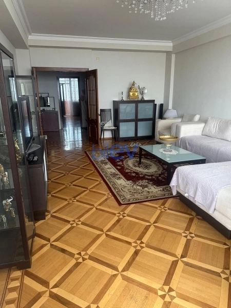 Aylıq Kirayə 5 otaqlı Yeni Tikili bina evi  160m², Bakı
