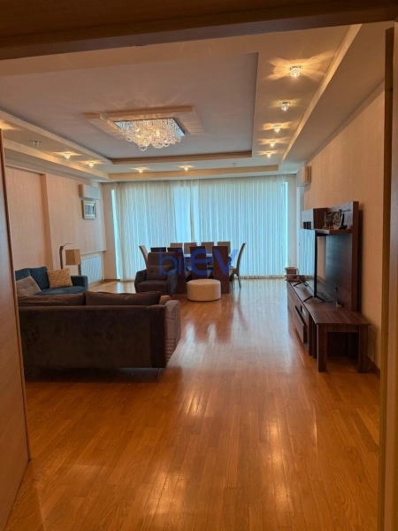 Aylıq Kirayə 4 otaqlı Yeni Tikili bina evi  191m², Bakı