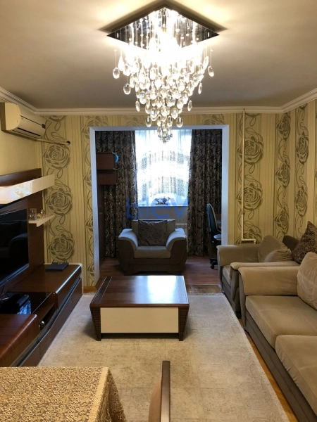 Satış 3 otaqlı Köhnə Tikili bina evi  75m², Bakı
