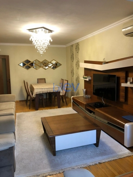 Satış 3 otaqlı Köhnə Tikili bina evi  75m², Bakı