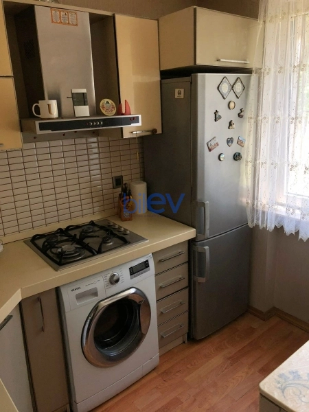 Satış 3 otaqlı Köhnə Tikili bina evi  75m², Bakı