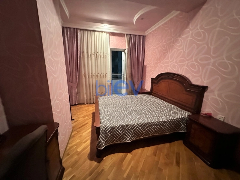 Aylıq Kirayə 3 otaqlı Yeni Tikili bina evi  145m², Bakı