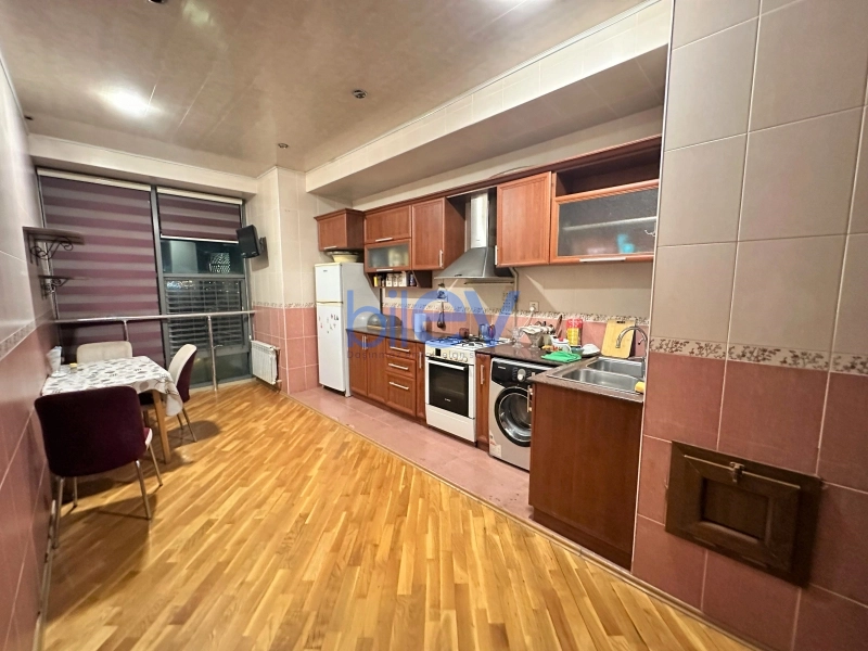 Aylıq Kirayə 3 otaqlı Yeni Tikili bina evi  145m², Bakı