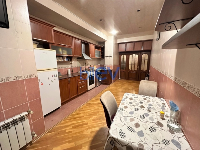 Aylıq Kirayə 3 otaqlı Yeni Tikili bina evi  145m², Bakı