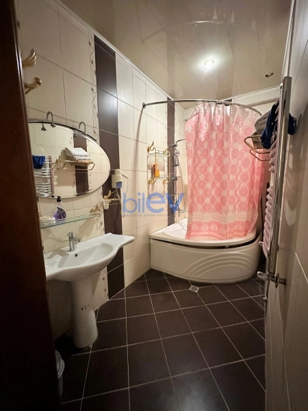 Aylıq Kirayə 3 otaqlı Yeni Tikili bina evi  145m², Bakı