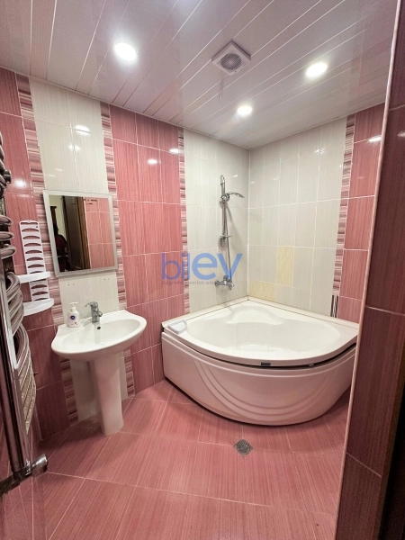 Aylıq Kirayə 2 otaqlı Yeni Tikili bina evi  90m², Bakı