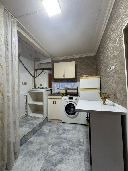 Aylıq Kirayə 1 otaqlı Köhnə Tikili bina evi  30m², Bakı