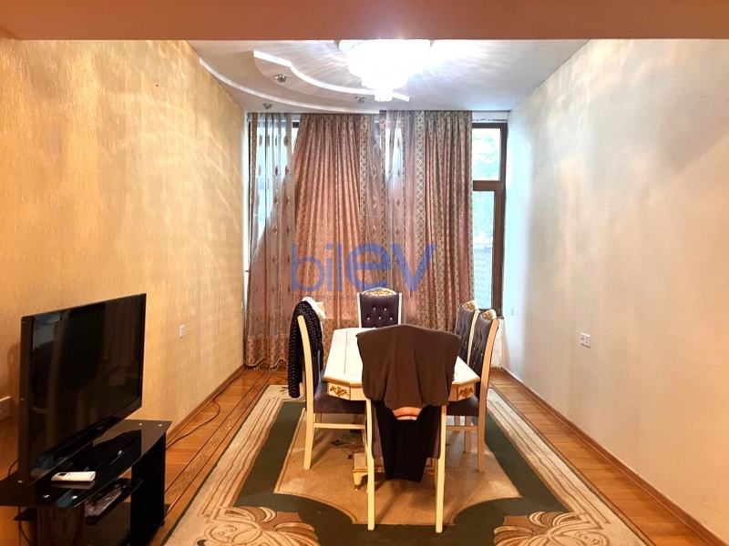 Aylıq Kirayə 5 otaqlı Köhnə Tikili bina evi  250m², Bakı