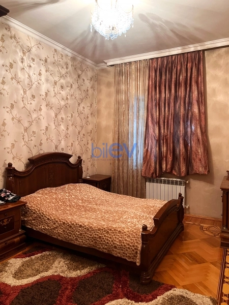 Aylıq Kirayə 5 otaqlı Köhnə Tikili bina evi  250m², Bakı