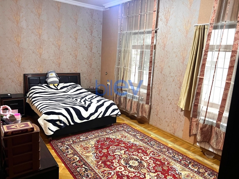 Aylıq Kirayə 5 otaqlı Köhnə Tikili bina evi  250m², Bakı